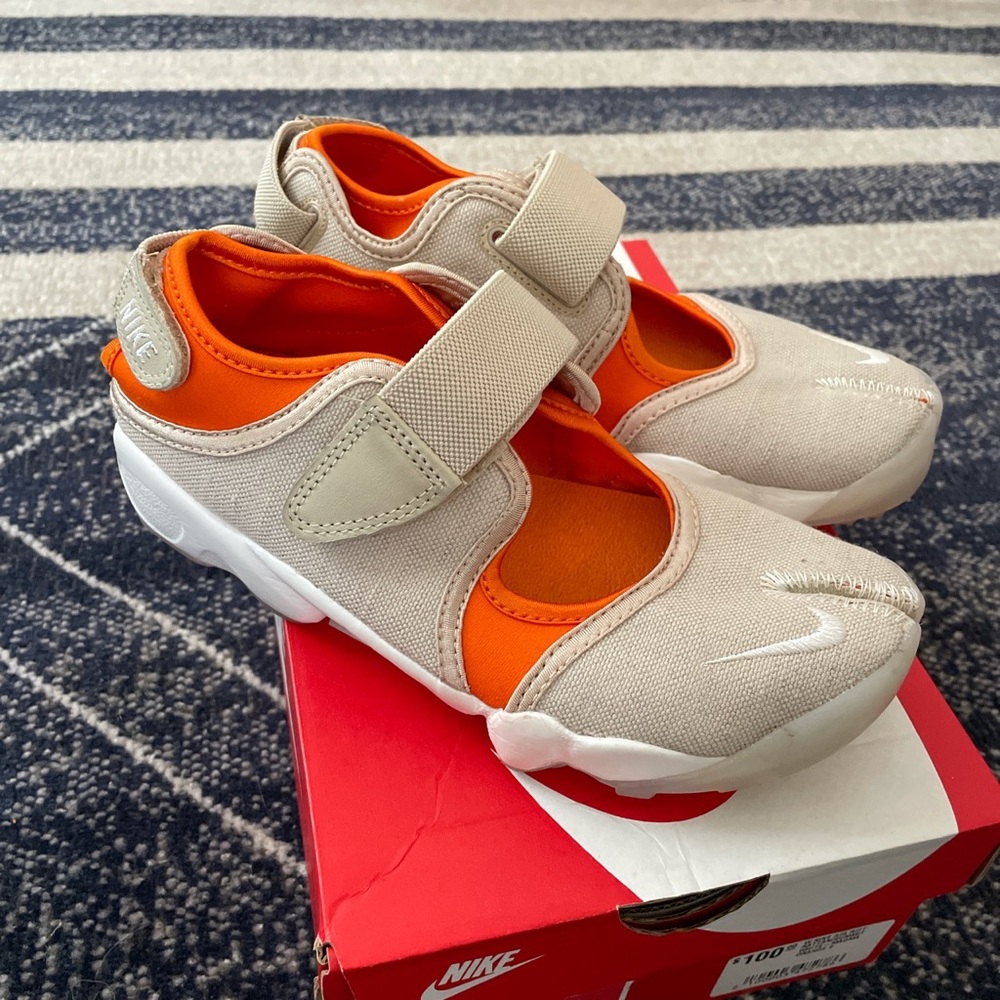 women’s nike air rift ‘magma orange ratan’